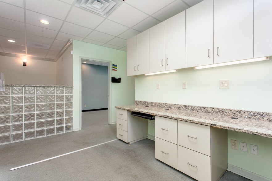 More Photos Of 316 W Pike St, Lawrenceville Medical For Lease