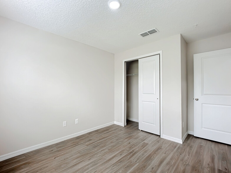 More Photos Of 9556 Hood Rd, Jacksonville Apartments For Sale