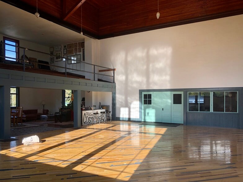 More Photos Of 7809 NE Everett St, Portland Religious Facility For Lease