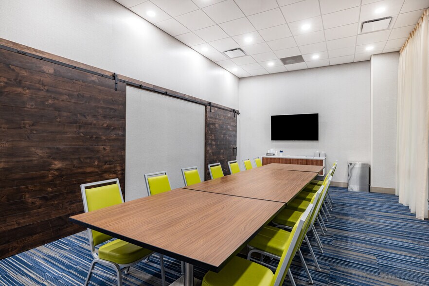 More Photos Of 905 O St, Lincoln Hotel For Sale