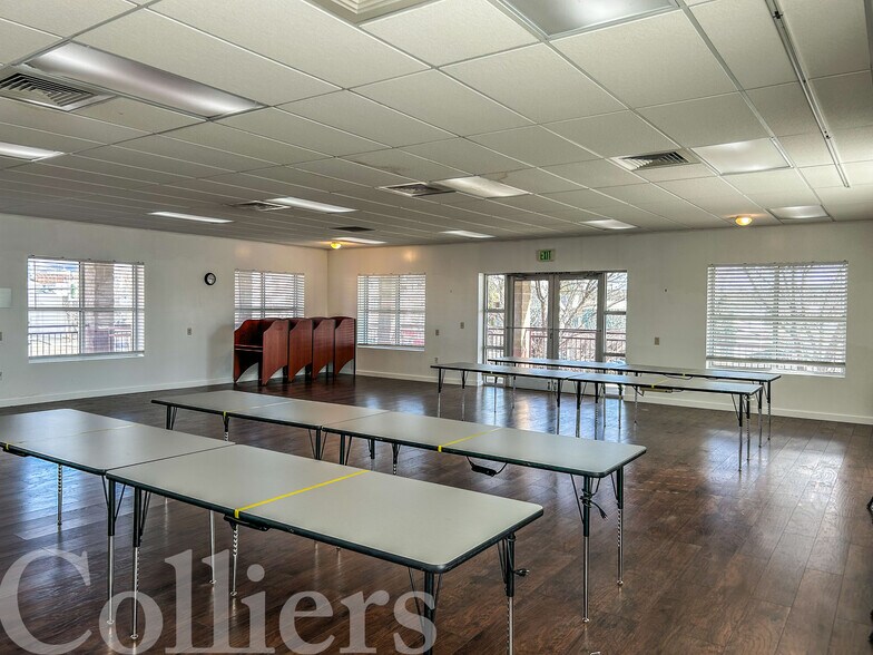 More Photos Of 605 Americana Blvd, Boise Storefront Retail Office For Lease