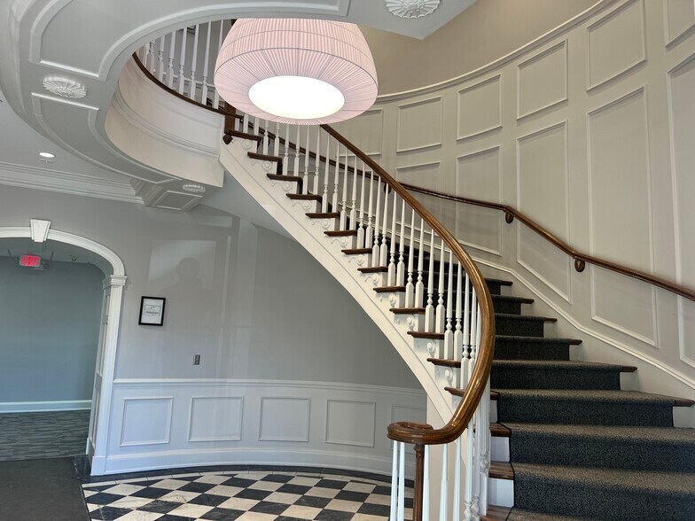 More Photos Of 1902 Leland Dr SE, Marietta Unknown For Lease