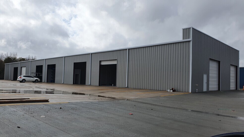 More Photos Of 12130 Antoine Dr, Houston Manufacturing For Lease