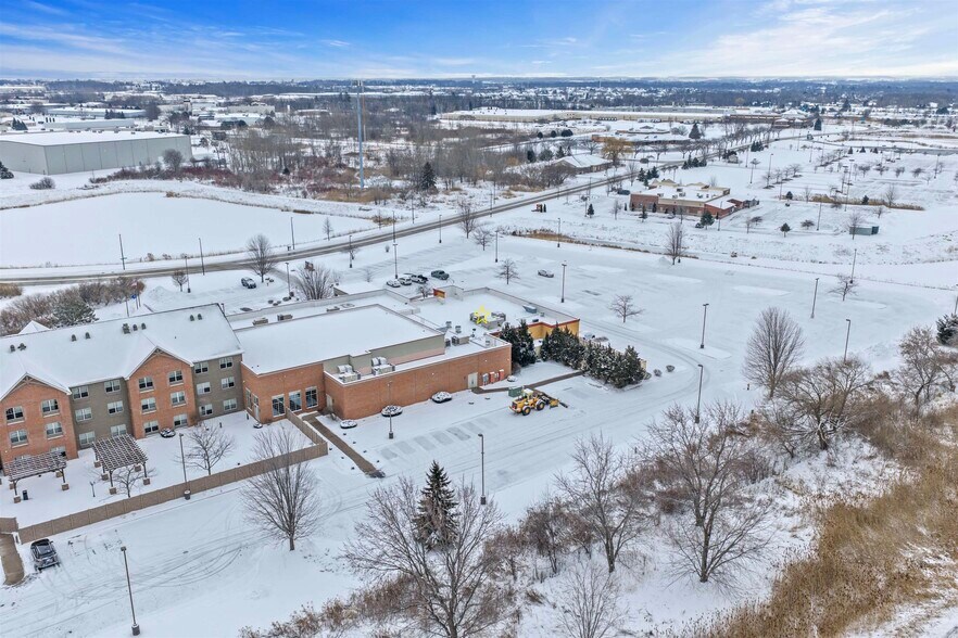 More Photos Of 850 Kepler Dr, Green Bay Restaurant For Sale