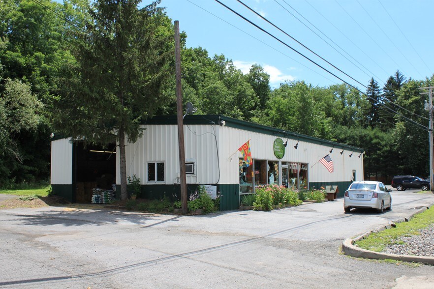 Primary Photo Of 609 Route 208, Gardiner General Retail For Sale