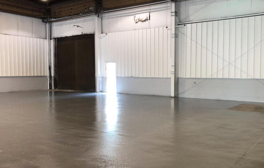 More Photos Of 417 N Arch St, Milton Warehouse For Lease