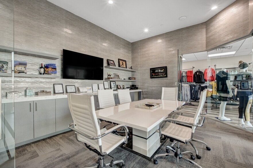 More Photos Of 545 W Sunset Rd, Henderson Flex For Sale