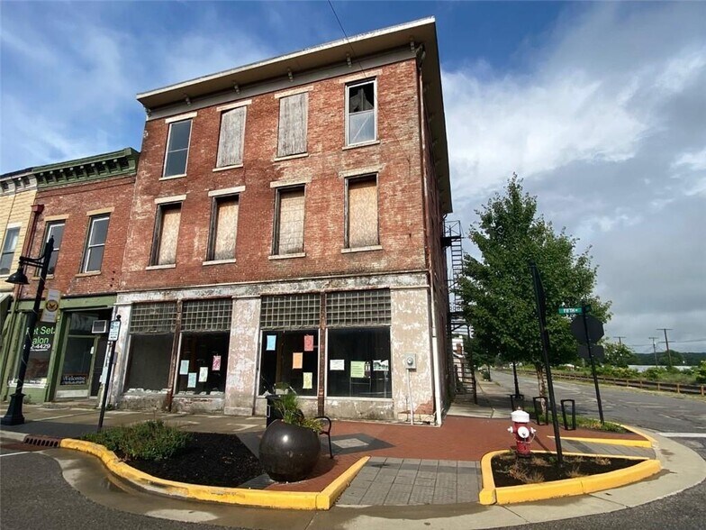 Primary Photo Of 504 E O & M Ave, North Vernon Storefront For Sale