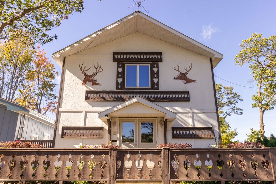 More Photos Of 104 W Houghton Lake Dr, Prudenville Hotel For Sale