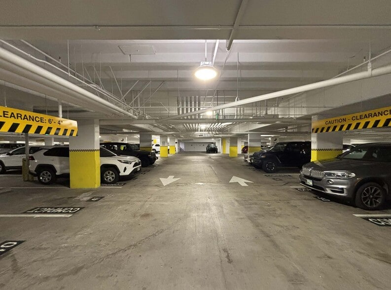 Primary Photo Of 2080 Kalakaua Ave, Honolulu Hotel For Sale