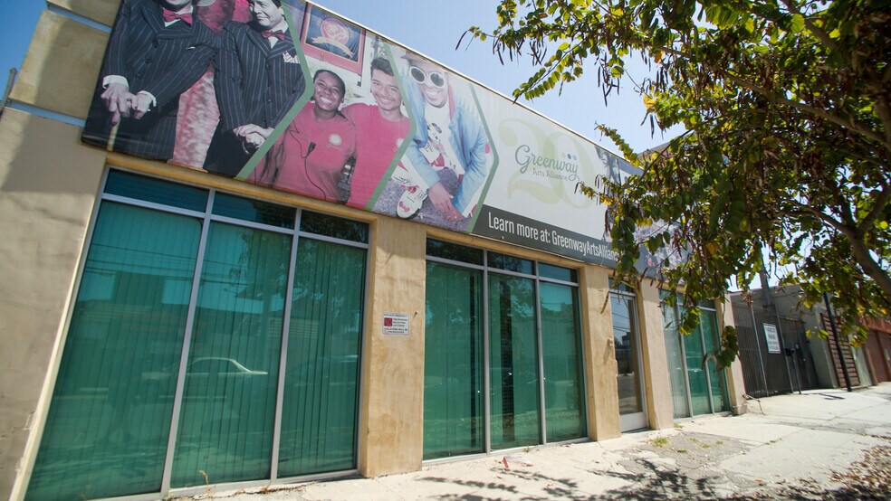 More Photos Of 6235 Santa Monica Blvd, Los Angeles Showroom For Lease