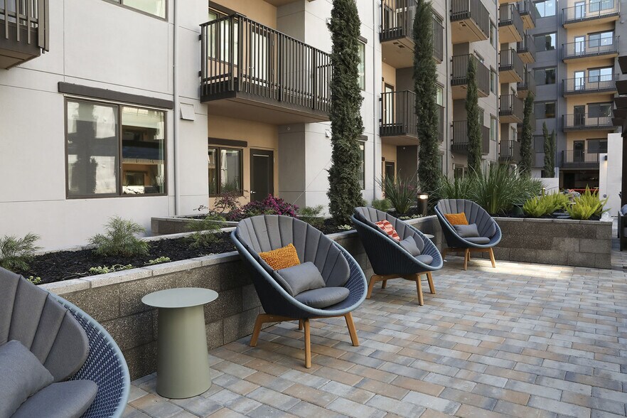 More Photos Of 1100 Webster St, Oakland Apartments For Lease