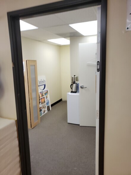 More Photos Of 28348 Roadside Dr, Agoura Hills Office For Lease