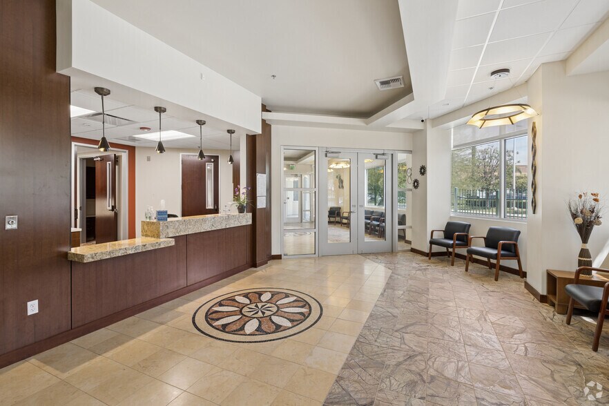 More Photos Of 5000 Commerce Dr, Bakersfield Medical For Sale