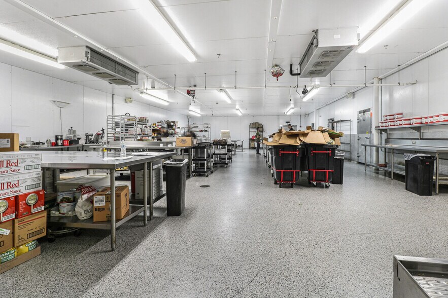 More Photos Of 4351 NE 12th Ter, Oakland Park Restaurant For Lease