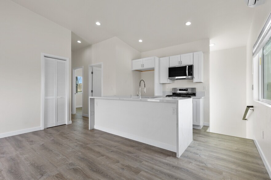 More Photos Of 6144 Pontiac St, San Diego Apartments For Sale