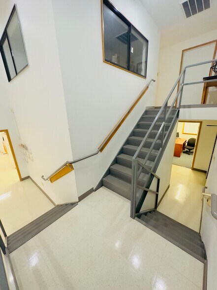 More Photos Of 169 Carol Dr, Pollok Flex For Sale