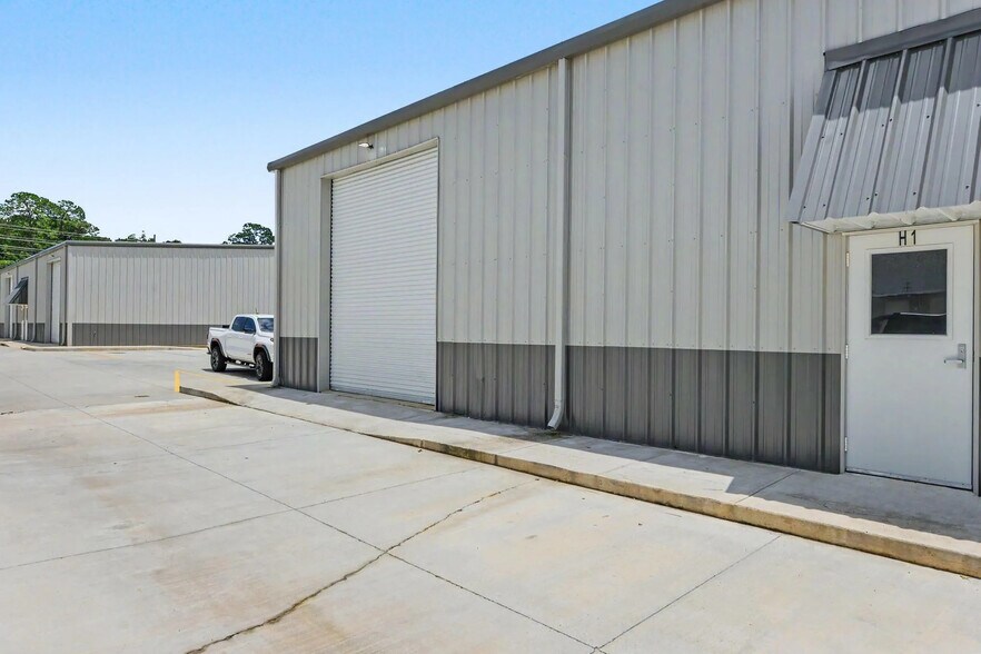More Photos Of 8655 Tucker Rd, Ocean Springs Warehouse For Lease