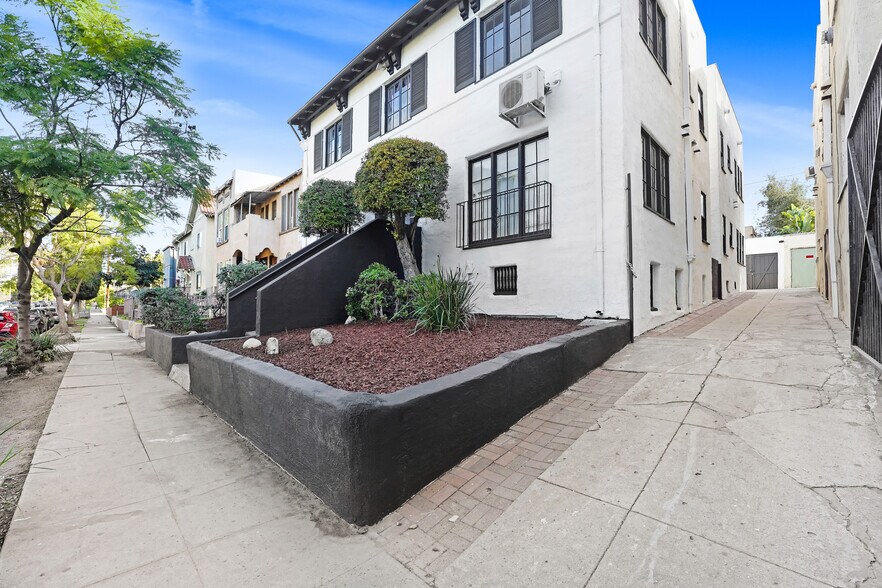 More Photos Of 852 N Oxford Ave, Los Angeles Apartments For Sale