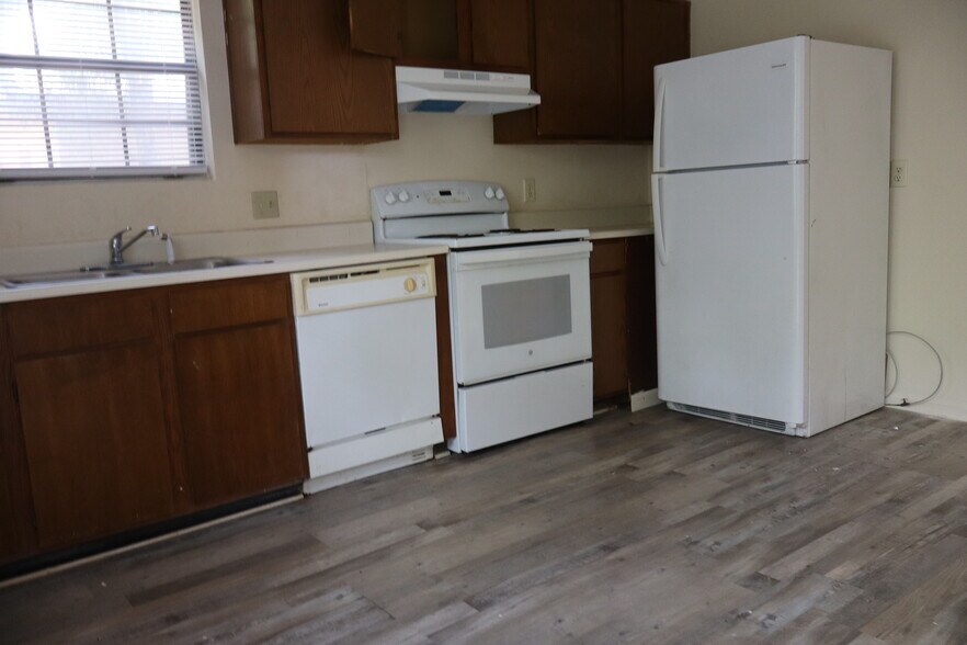 More Photos Of 1311 E 67th St, Savannah Specialty For Sale