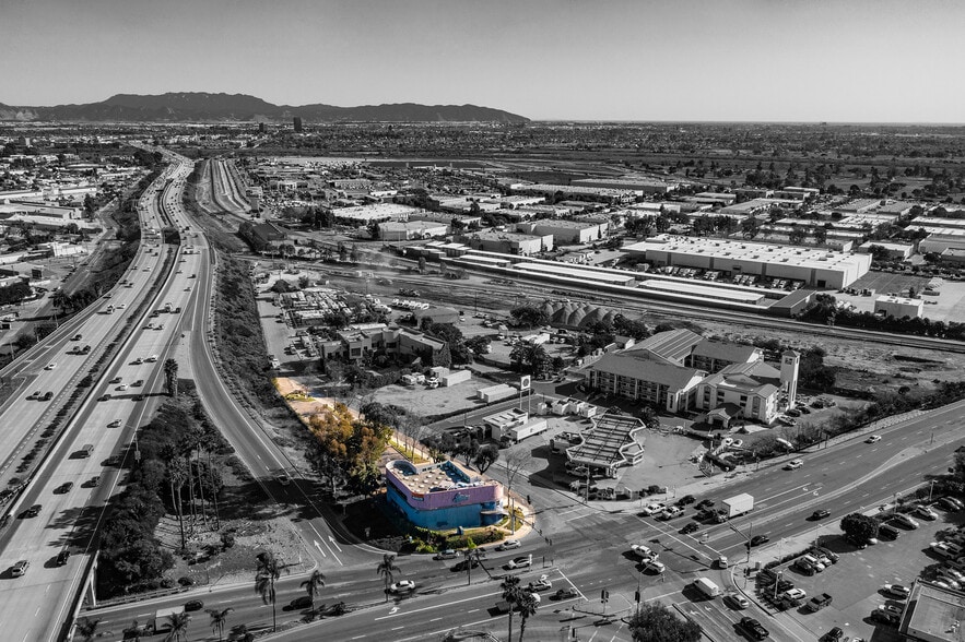 More Photos Of 5801 Valentine Rd, Ventura Freestanding For Lease