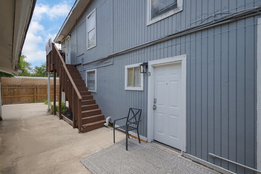 More Photos Of 827 W Rosewood Ave, San Antonio Apartments For Sale