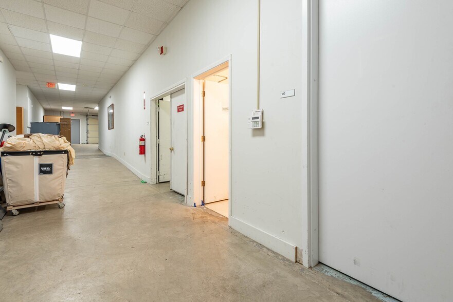 More Photos Of 1430 Willis Dr, Bloomington Warehouse For Sale