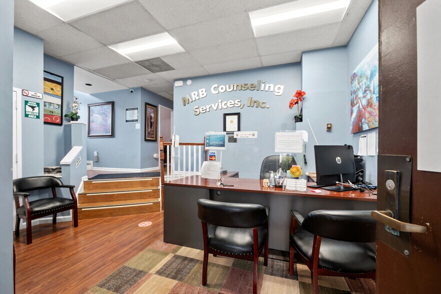 More Photos Of 101 Chestnut St, Gaithersburg Office For Sale