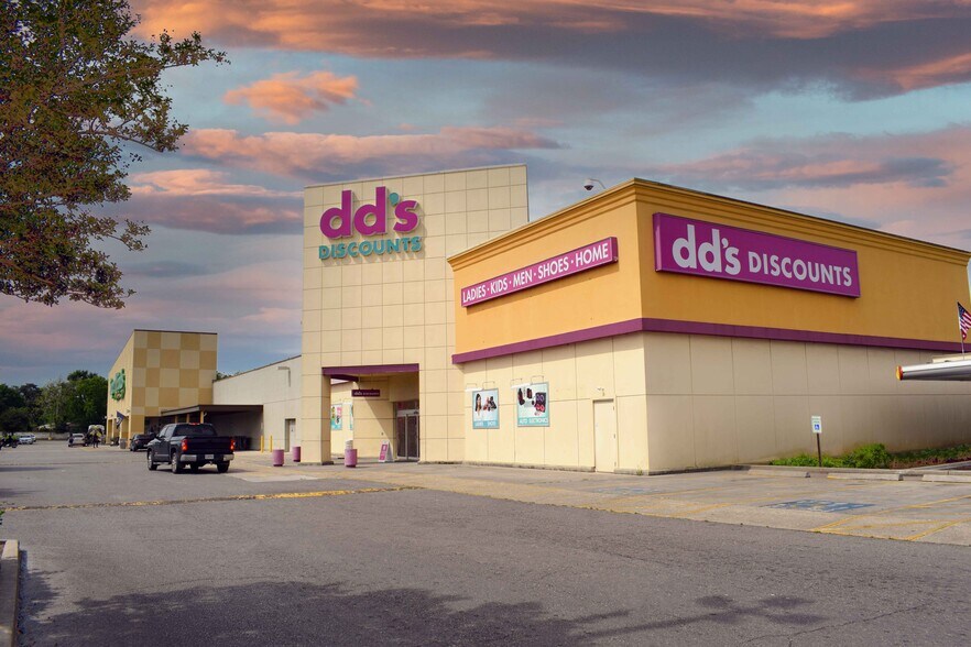 More Photos Of 215 W Willow St, Lafayette Storefront For Lease