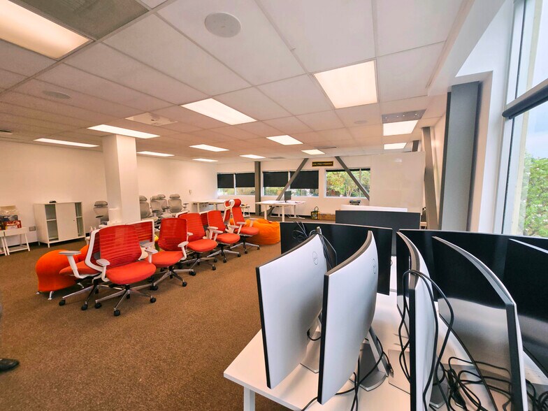 More Photos Of 3670 W Temple Ave, Pomona Office For Lease