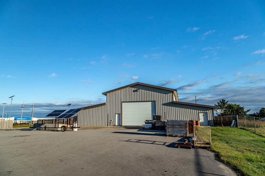 More Photos Of 1520 E Eagle Rd, Weatherford Light Manufacturing For Sale