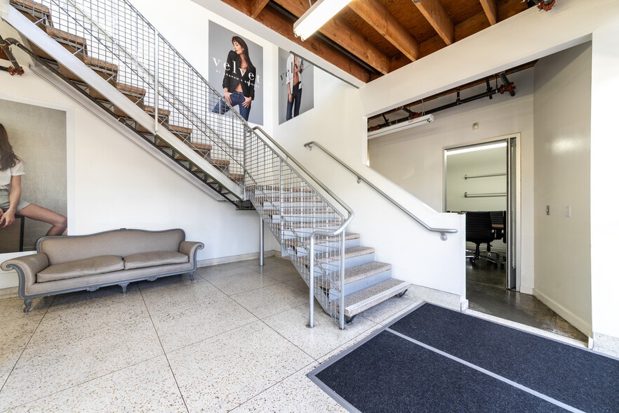 More Photos Of 3961 Landmark St, Culver City Warehouse For Lease
