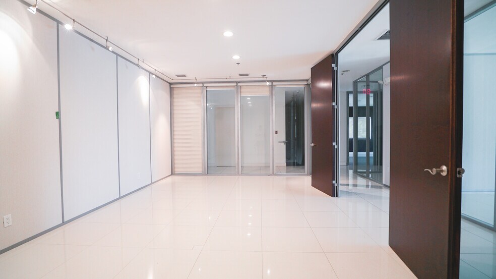 More Photos Of 2534 N Miami Ave, Miami Office For Lease