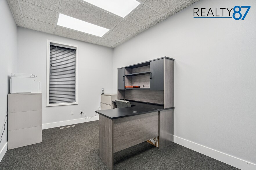 More Photos Of 3900 River Ridge Dr NE, Cedar Rapids Office For Lease