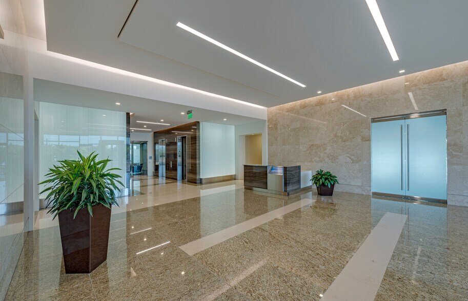 More Photos Of 5775 N Sam Houston Pky W, Houston Office For Lease