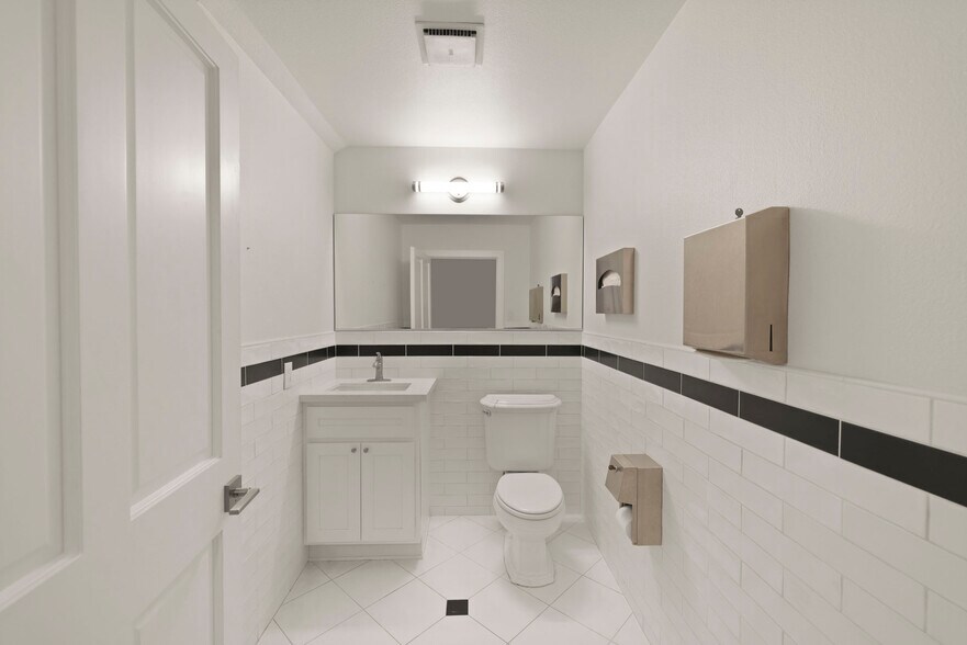 More Photos Of 2436 W Coast Hwy, Newport Beach Office For Lease