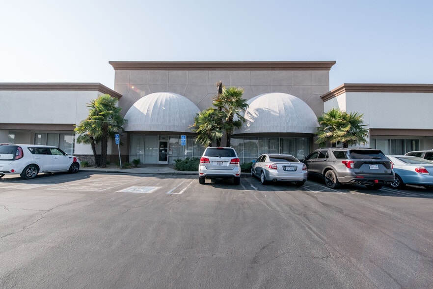 More Photos Of 4910 E Ashlan Ave, Fresno Office For Lease