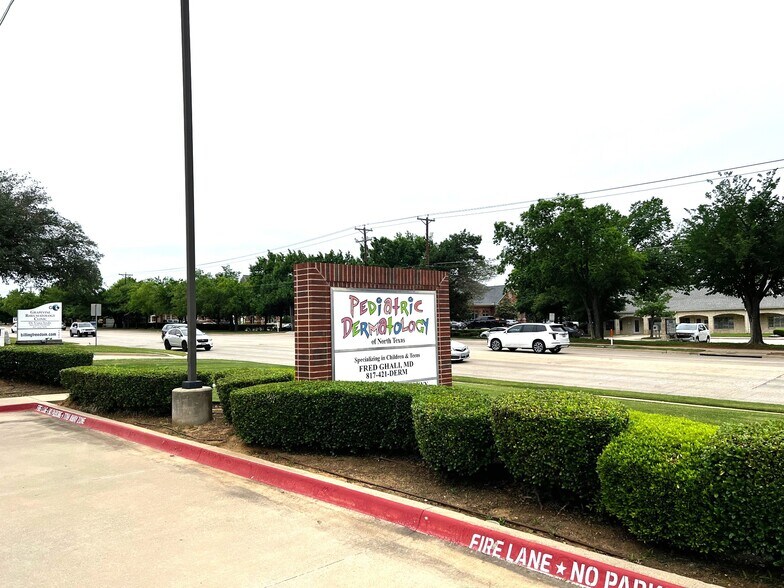 More Photos Of 1325 W Northwest Hwy, Grapevine Medical For Sale