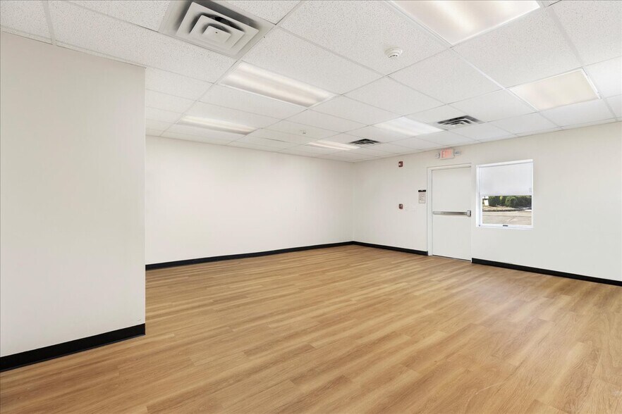 More Photos Of 170 Township Line Rd, Hillsborough Office For Lease