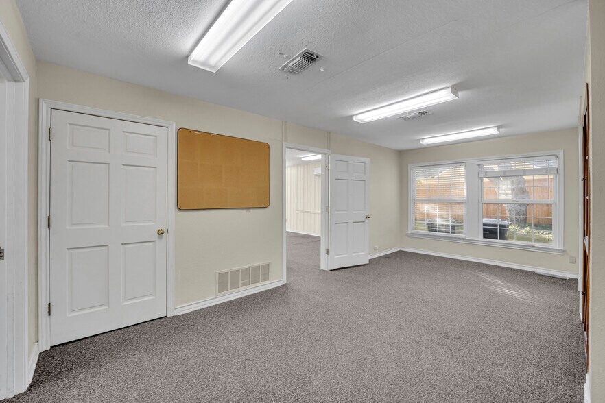More Photos Of 600 S Davis Dr, Arlington Office For Lease