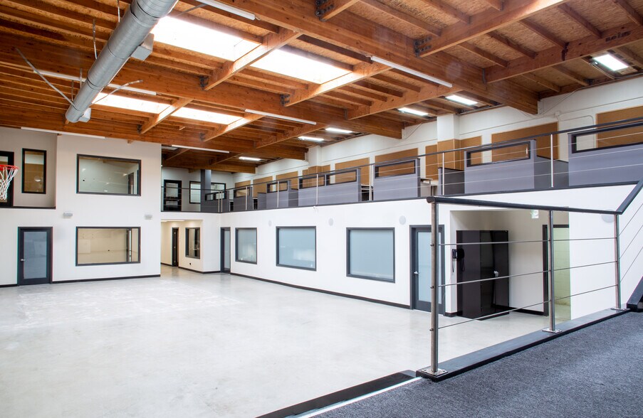 More Photos Of 2229 Barry Ave, Los Angeles Office For Lease