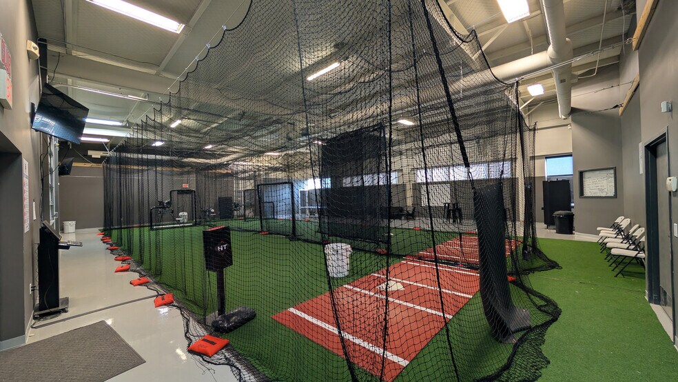 More Photos Of 7335 W 33rd St, Wichita Flex For Lease