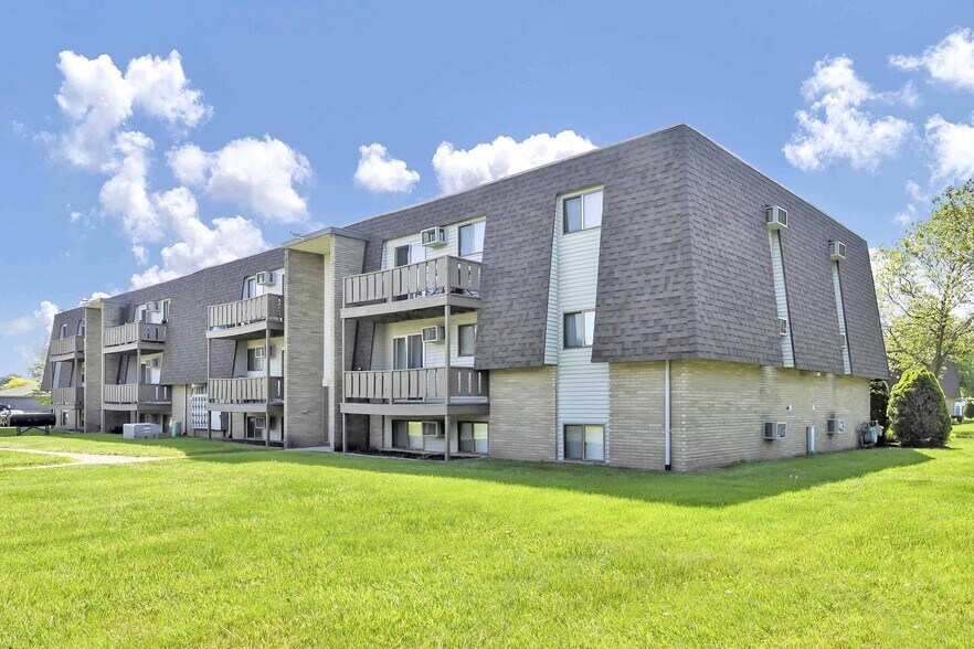 More Photos Of 2612 Pioneer Trl, Sandusky Apartments For Sale