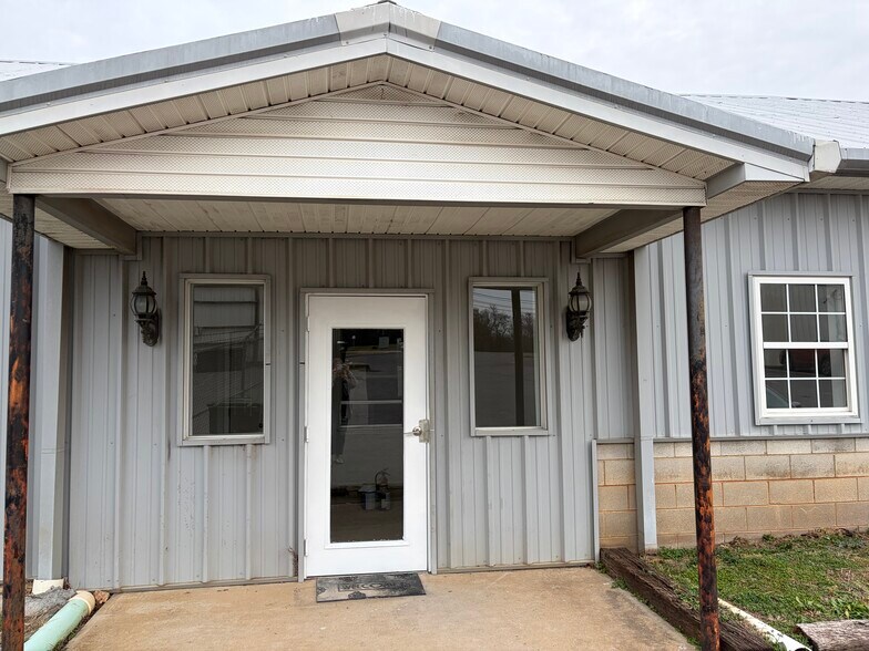 More Photos Of 1354 W College St, Murfreesboro Flex For Lease