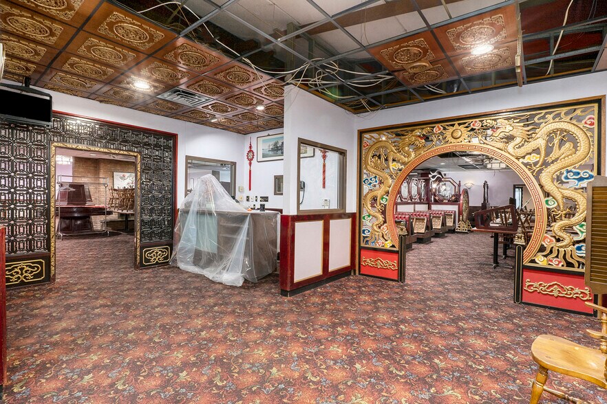 More Photos Of 2320 S Dort Hwy, Flint Restaurant For Sale