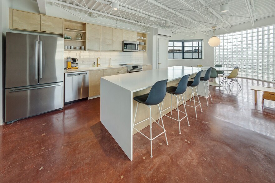 More Photos Of 121 St Emanuel St, Houston Flex For Sale