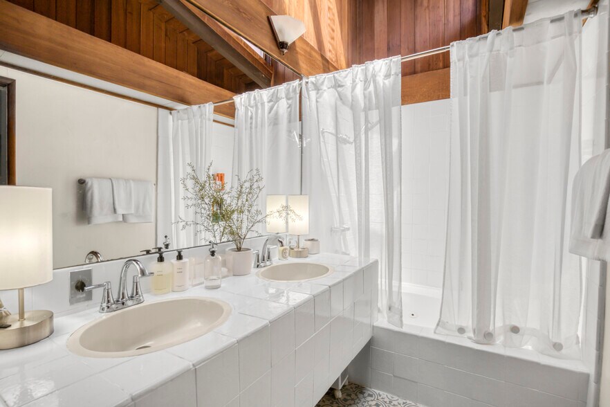 More Photos Of 1276 N Sweetzer Ave, West Hollywood Apartments For Sale