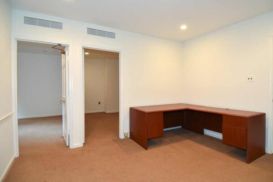 More Photos Of 109-111 S Fairfax St, Alexandria Office For Sale