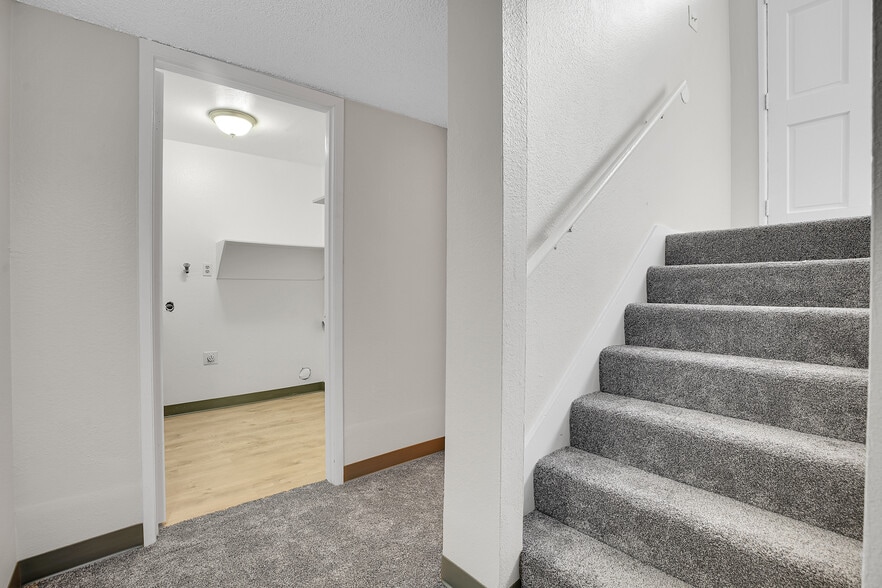 More Photos Of 17792 Webster Rd, Gladstone Apartments For Sale