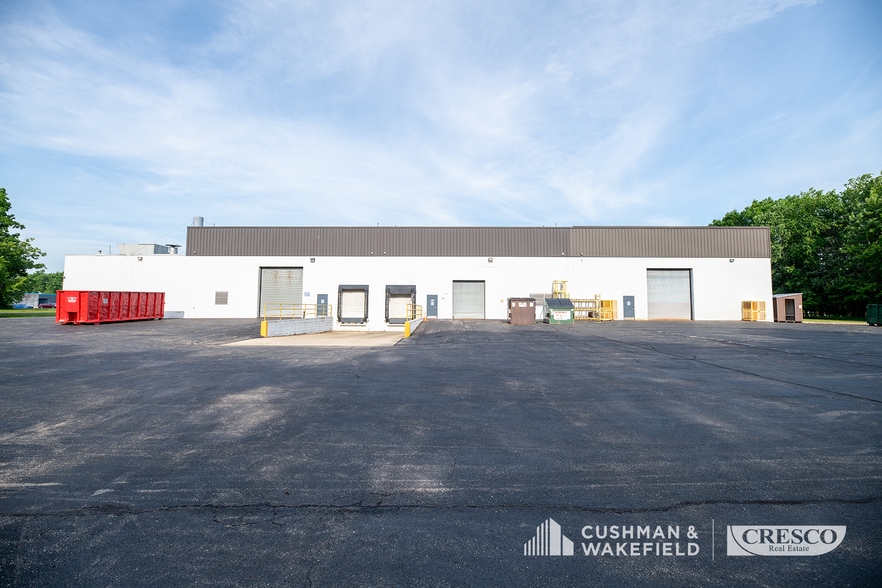 More Photos Of 11515 Alameda Dr, Strongsville Manufacturing For Lease